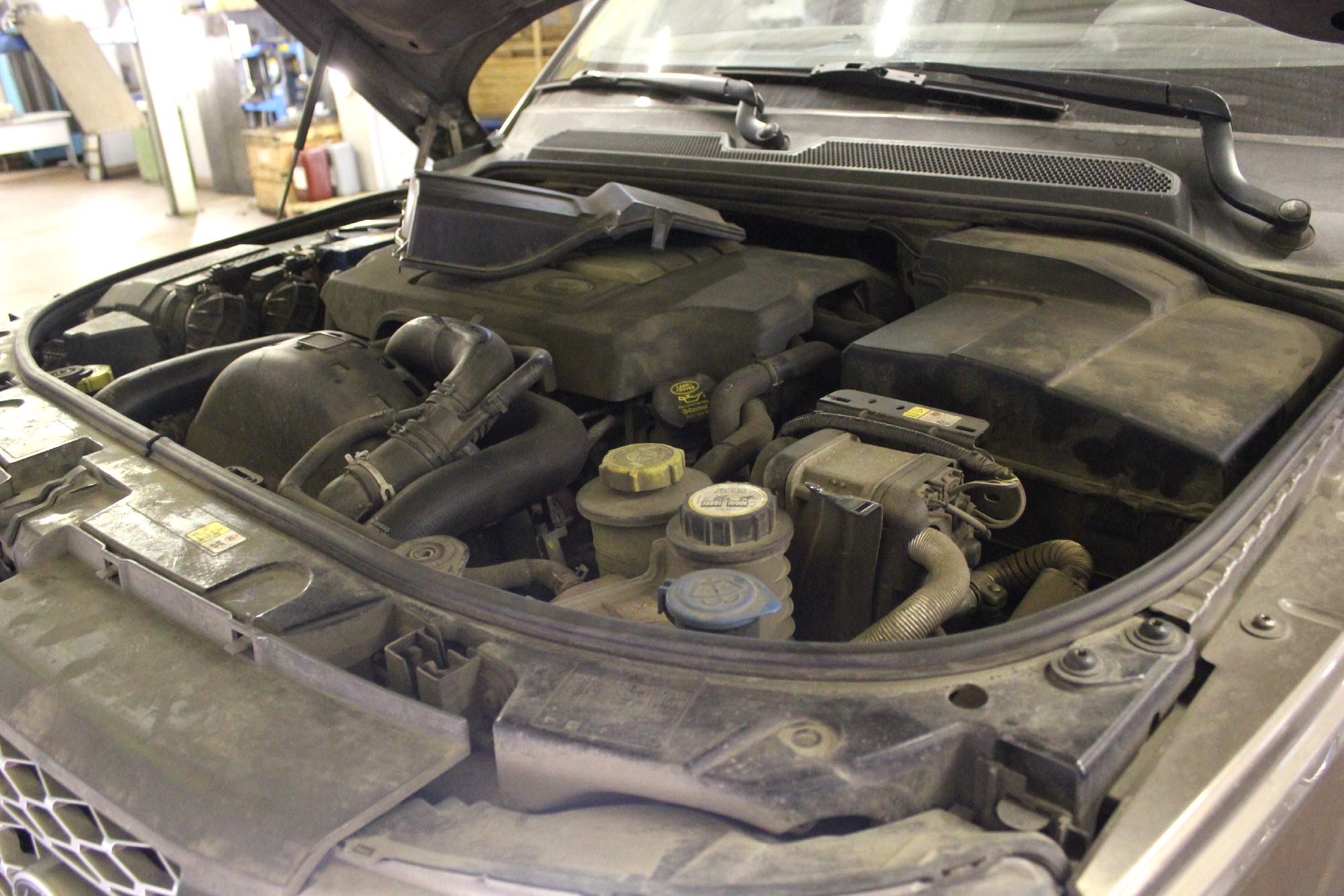 моторный отсек Рендж Ровера