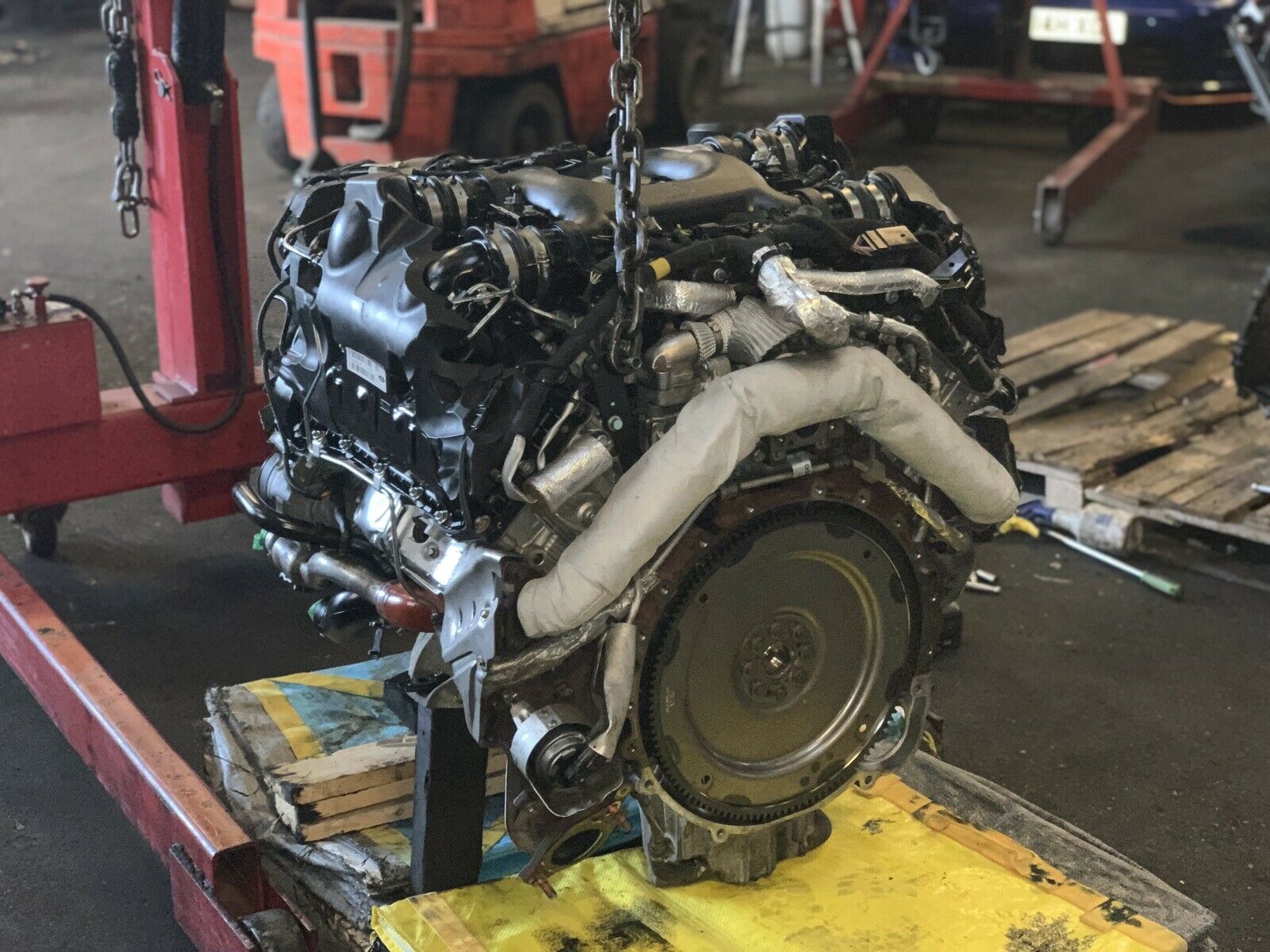 снятый двигатель