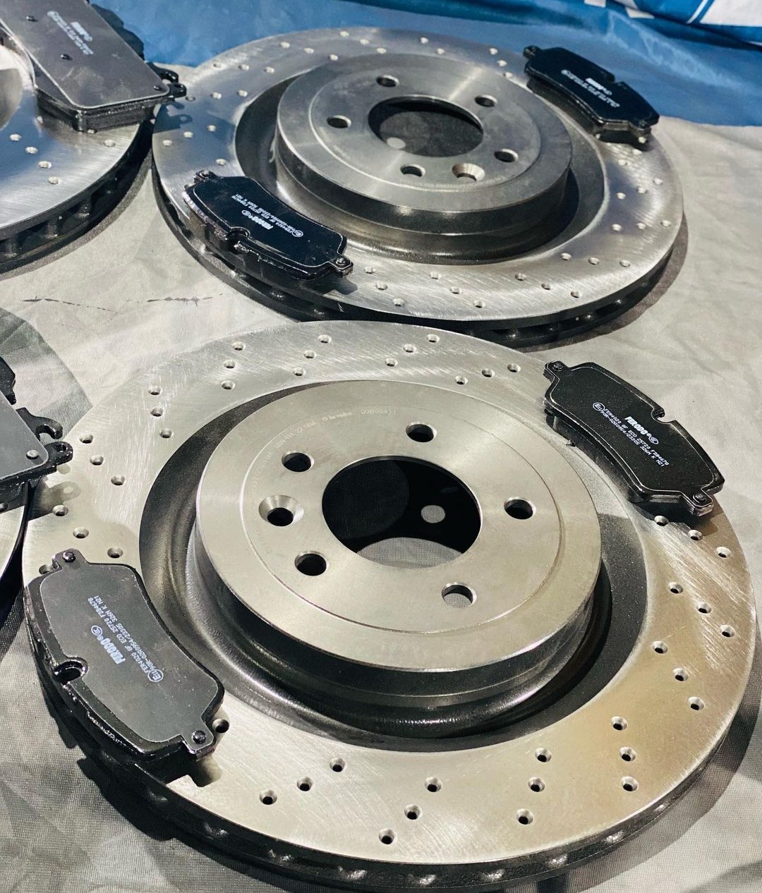 Комплект тормозных дисков и колодок на Рендж Ровер