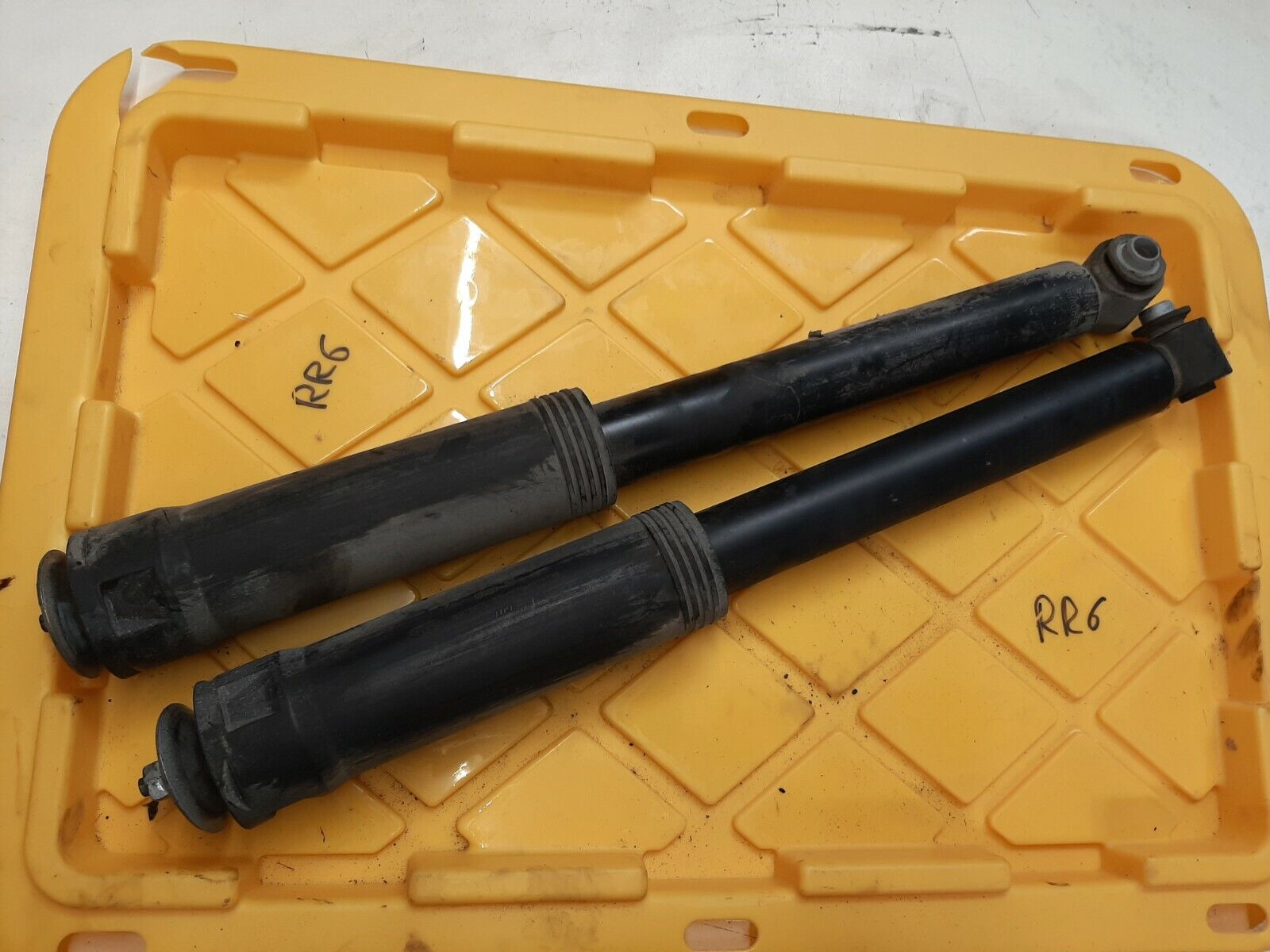 задние амортизаторы Рендж Ровер